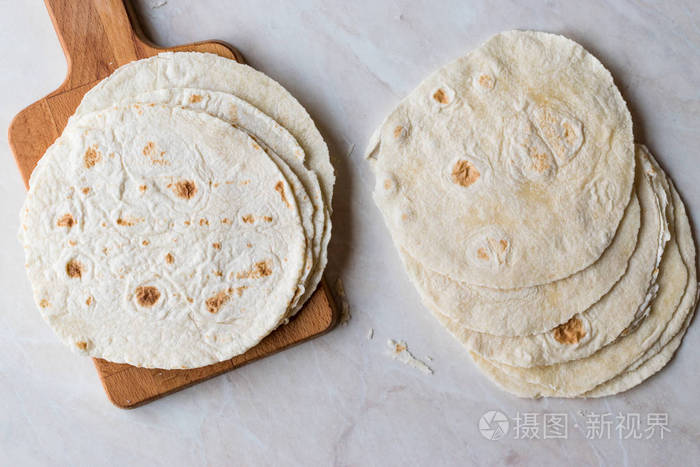 用海鲜制作独特的墨西哥玉米饼